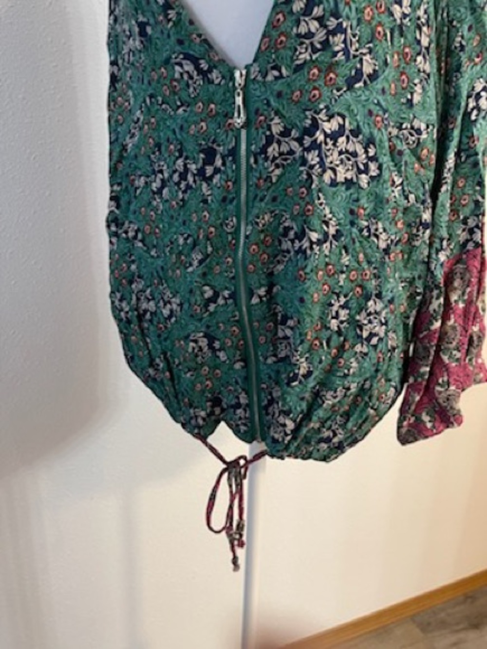 Umgee large Green Floral V-Neck Women's Blouse - Picture 5 of 6